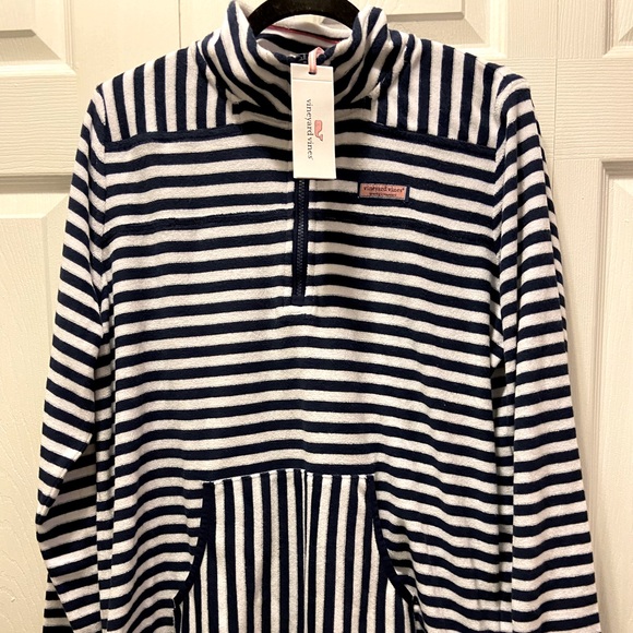 NWT Vineyard Vines 1/4 zip terry cloth shirt with front kangaroo pockets. - Picture 1 of 4